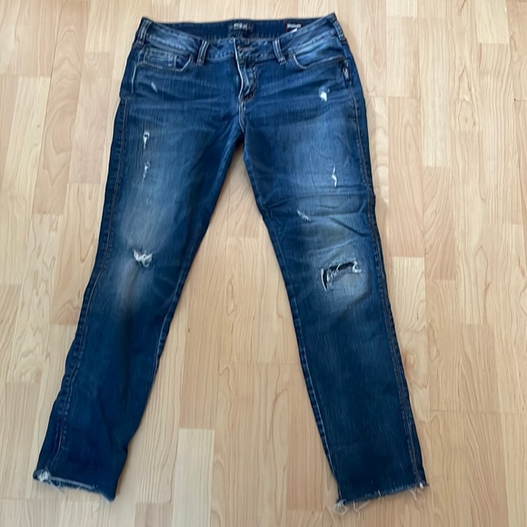 Silver Jeans Denim - Silver Suki Mid skinny Jean. Raw hem. Size 33/29